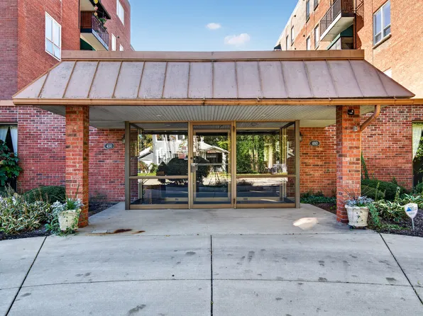 450 W Downer Pl APT 3D, Aurora, IL 60506