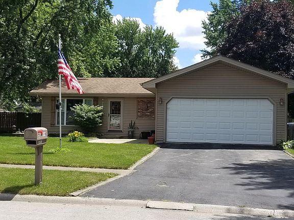 5th image of 35 Kim Dr
