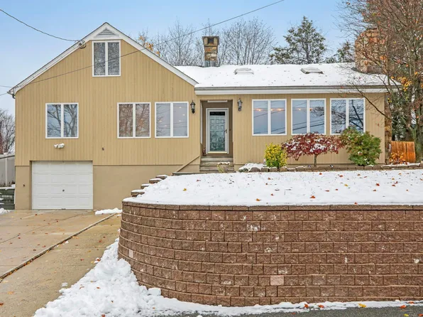 42 Muscoot Road W, Mahopac, NY 10541