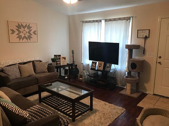 5th image of 313 W 16th Ct APT B