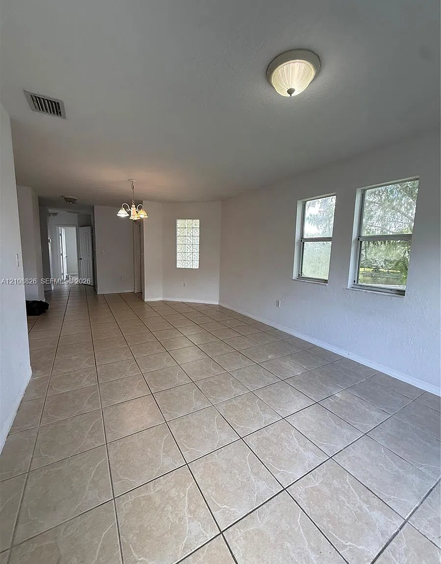 Ibis Villas At Doral Cond — Photo 4