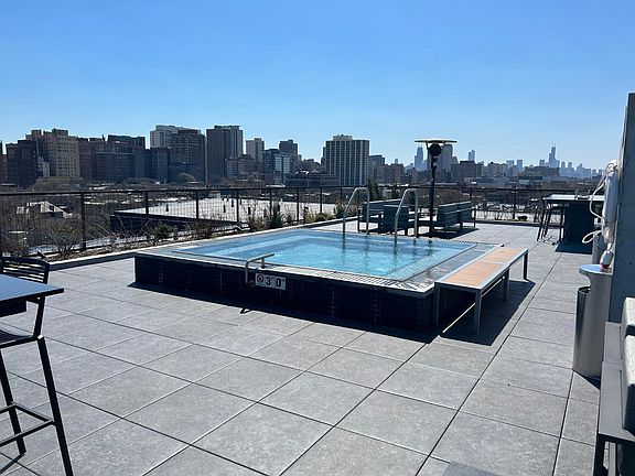 3rd image of 617 W Cornelia Ave #233