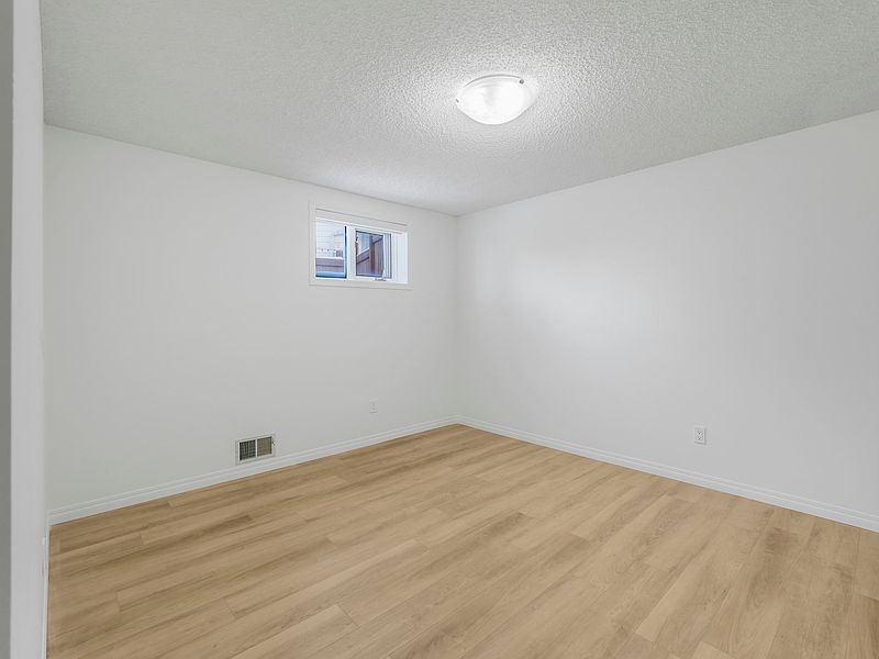 Edmonton House for rent - 4 Bedrooms — photo 23
