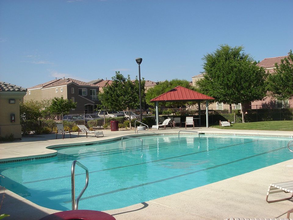Community pool & facilities