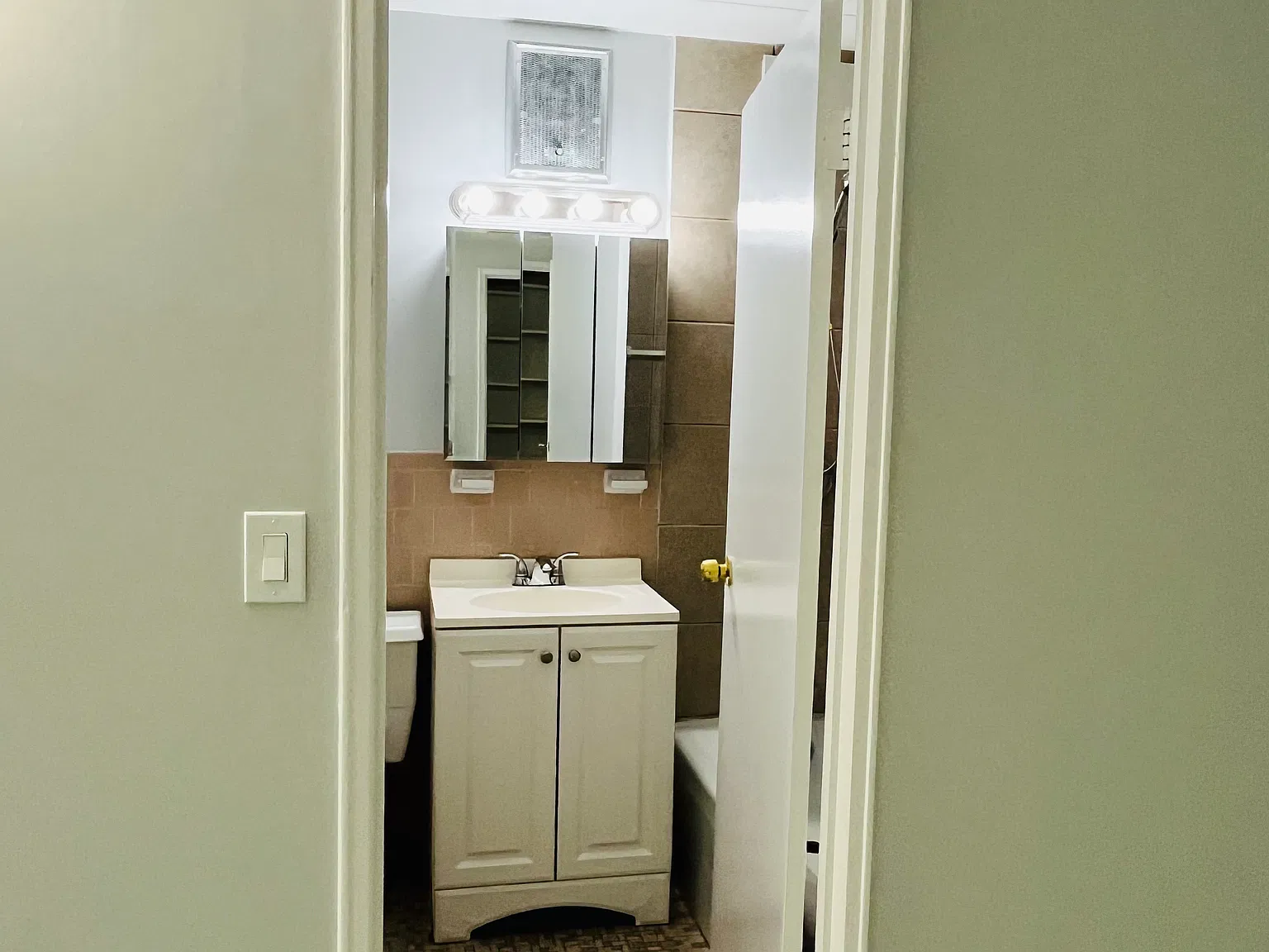 1 bed, 409 sqft, $1,500 — Photo 3