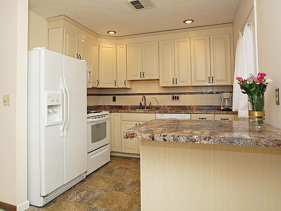 3rd image of 31 Red Wing Ln