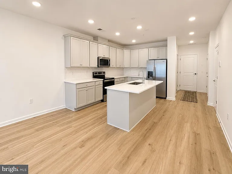 421 Washington St #1103 — Photo 9