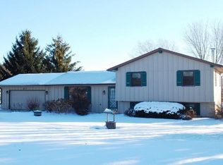 S51W25185 Glendale Rd, Waukesha, WI 53189