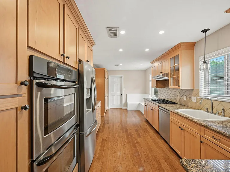 6131 Yarwell Dr — Photo 13