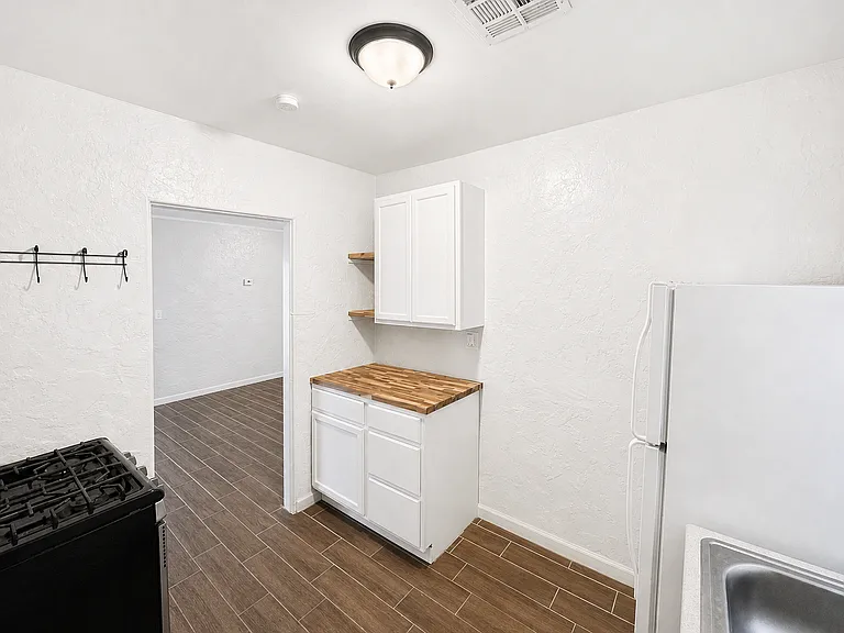5915 W Palmaire Ave — Photo 10