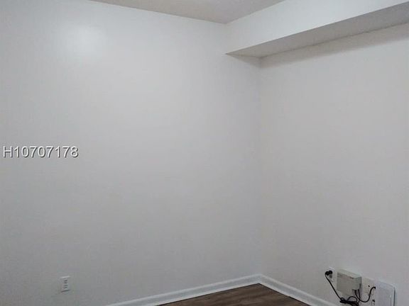 2nd image of 880 Cypress Park Way #B5