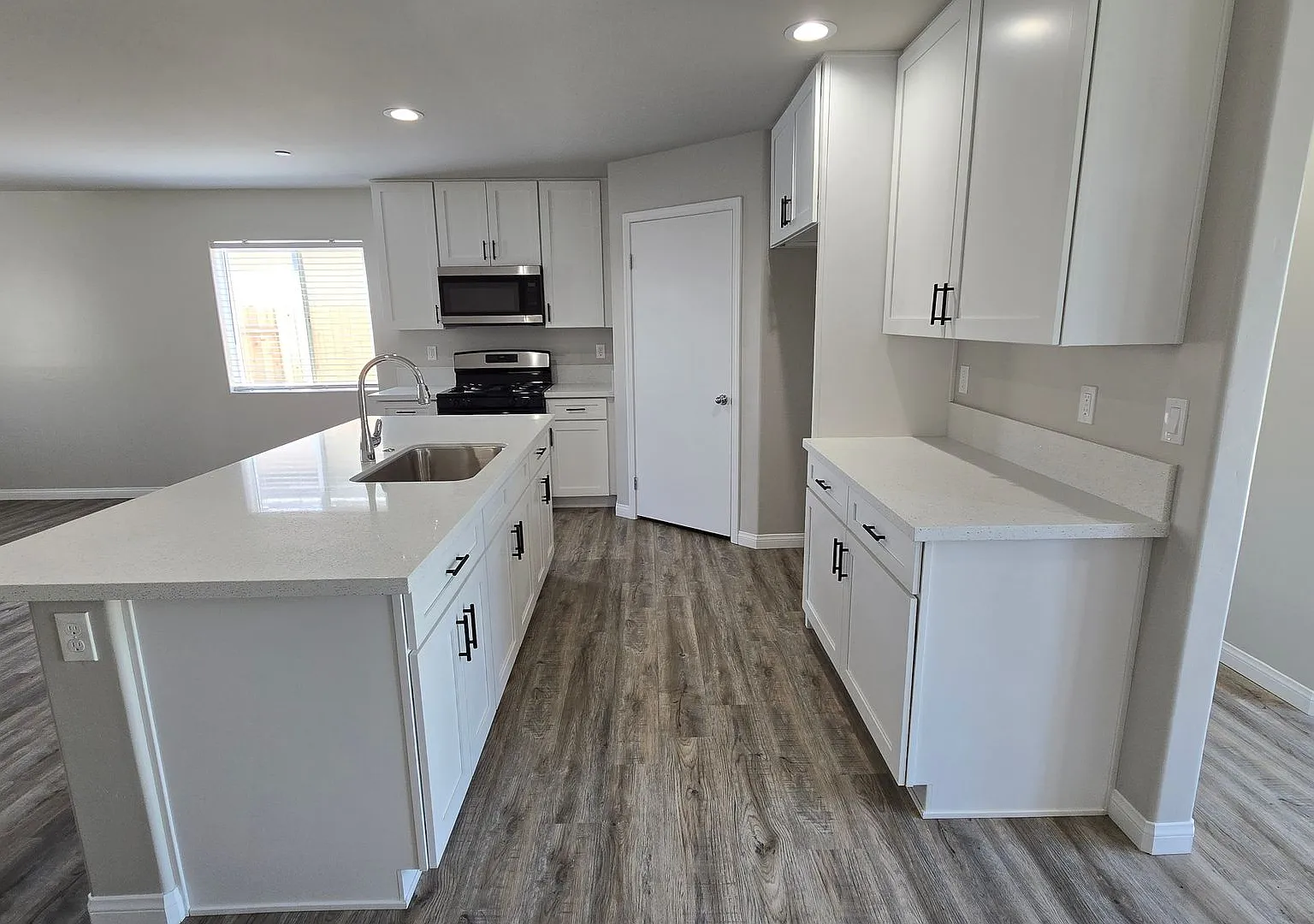 1837 Walnut Drive - House in Arvin, CA. — Photo 4