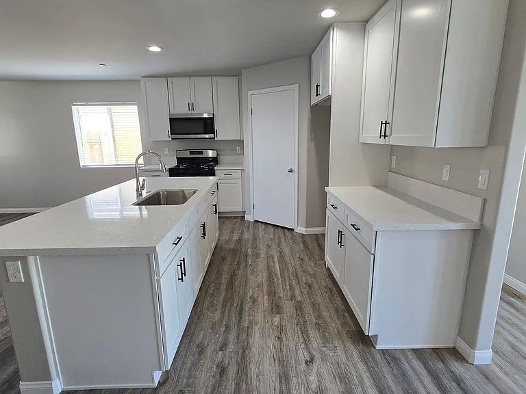 1837 Walnut Dr — Photo 4