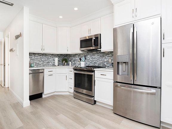 2nd image of 1215 Edington Pl APT L5
