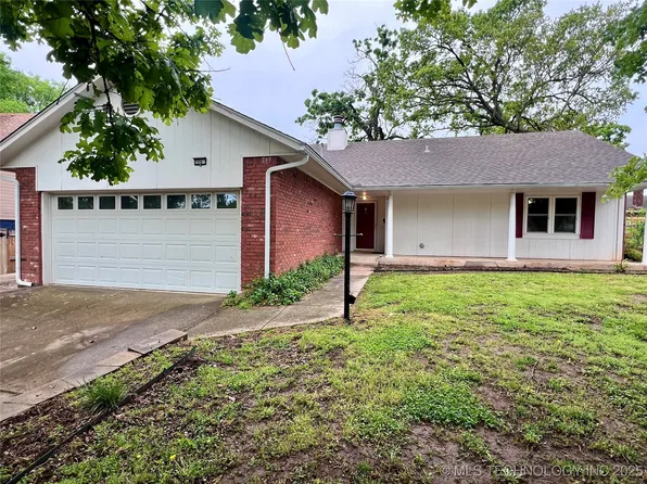 306 W 32nd Pl, Sand Springs, OK 74063