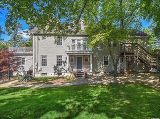21 The Ter, Manhasset, NY 11030