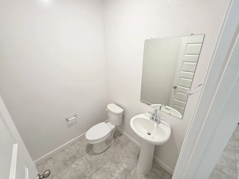 2844 W Shepperd Ave — Photo 11