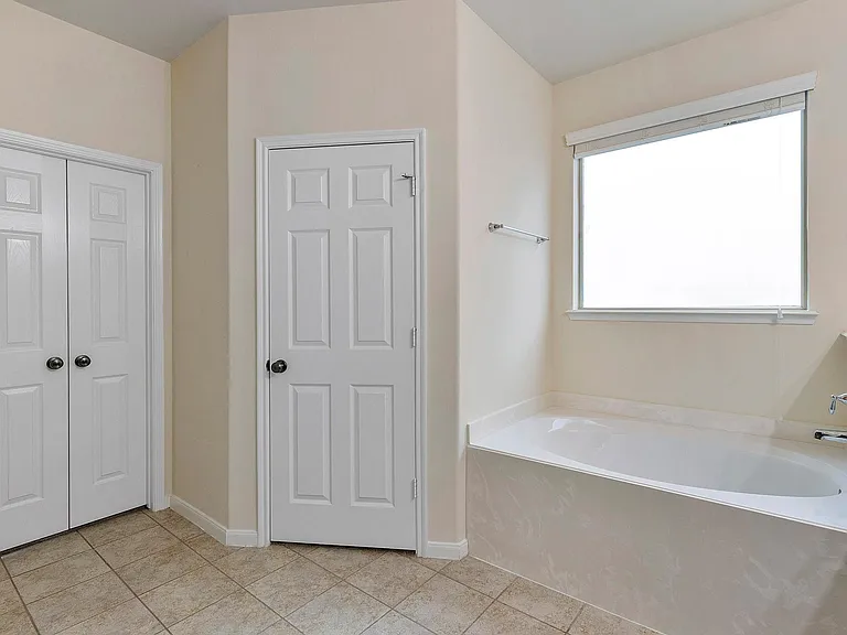 16911 Savannah Park Dr — Photo 15