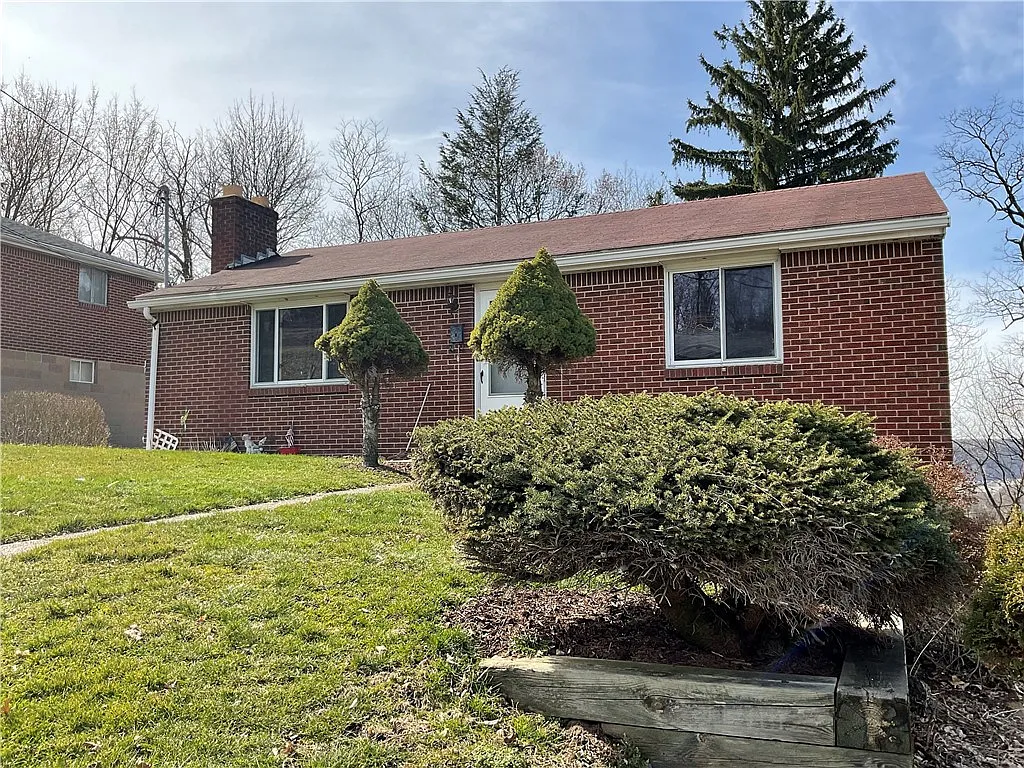 561 Longvue Dr photo 1