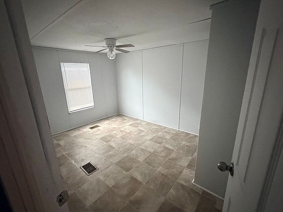 5th image of 208 Shirley Ct