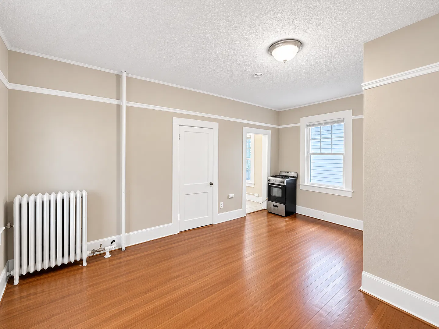 Pet-Friendly Downtown Victorian with Vintage Details — Photo 4