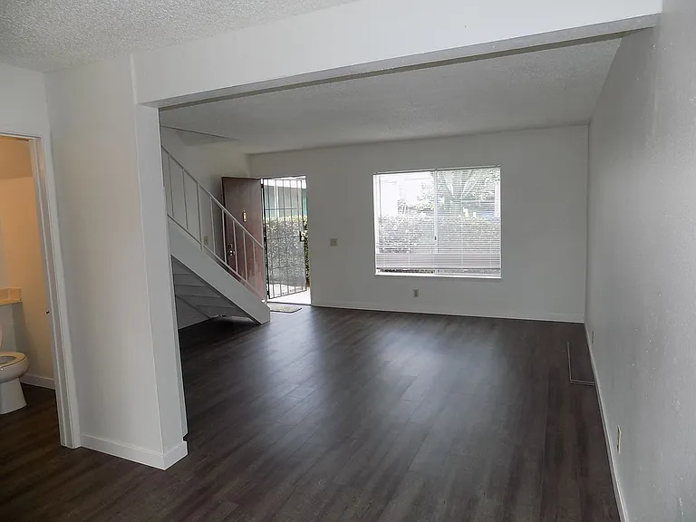 449 Montgomery St — Photo 6