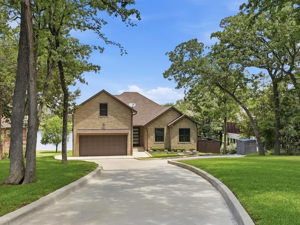 101 Manito Cv, Lake Kiowa, TX 76240