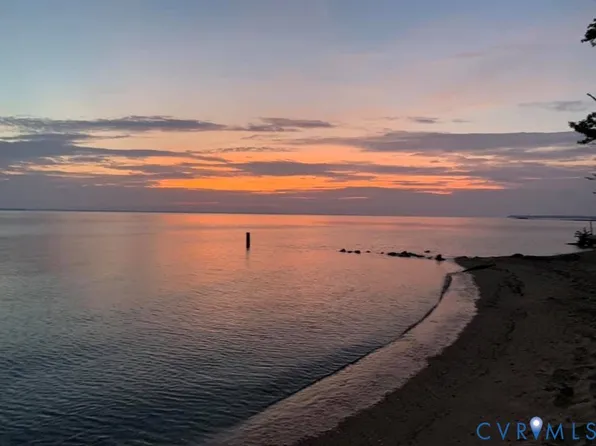 316 Plantation Dr, Montross, VA 22520