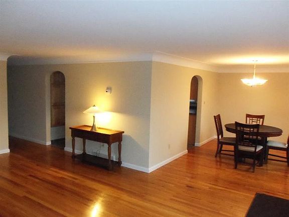 5th image of 9746 Highland Ave