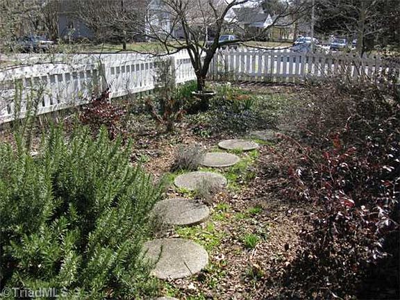 2nd image of 2401 Hubbard St