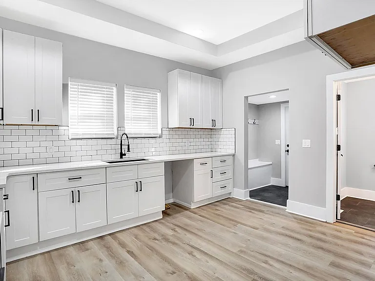 835 Weghorst St — Photo 30