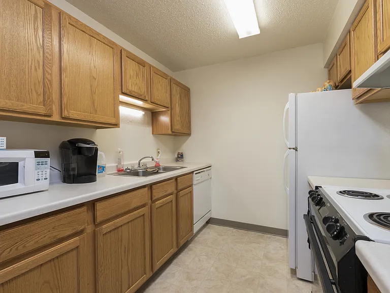 Bismarck, ND Bradbury Apartments | Kitchen