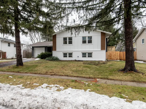 3211 Patton Dr, Woodridge, IL 60517