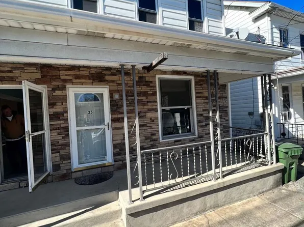35 E Pottsville St, Pine Grove, PA 17963