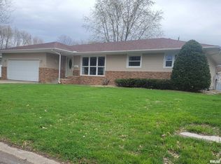 303 N Knox St, Abingdon, IL 61410