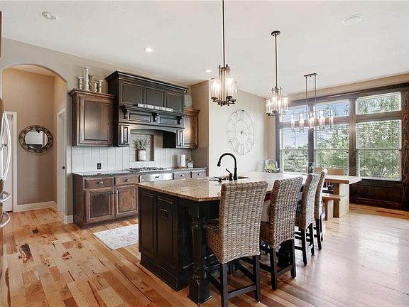 5th image of 15817 England St