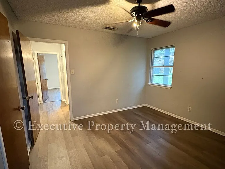 410 Jeffrey Ln — Photo 34