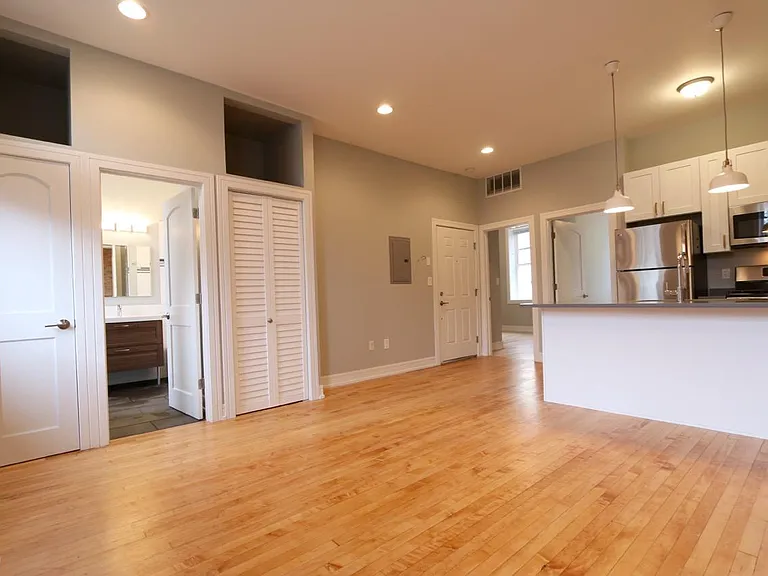 2132 S Washtenaw Ave #2 — Photo 4