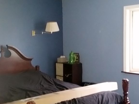 4th image of 881 Bryn Mawr Ave