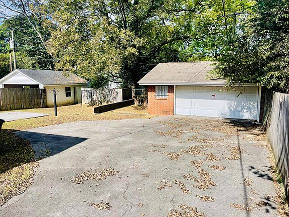 4th image of 1045 Ashwood Pl