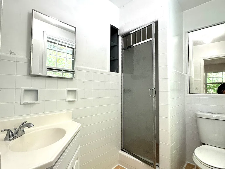560 Taxter Rd — Photo 20