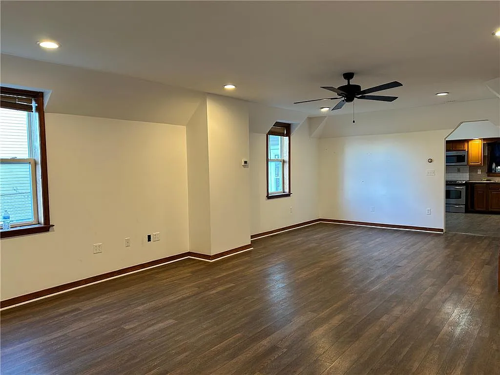 3 bed, 2.0 bath, 1720 sqft, $2,300 — Photo 3