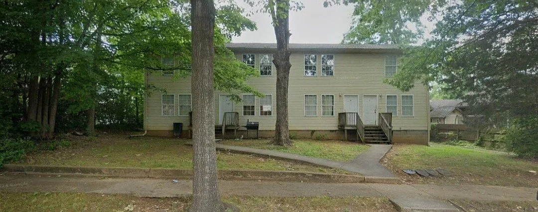 2 bed, 1.5 bath, $995 — Photo 1