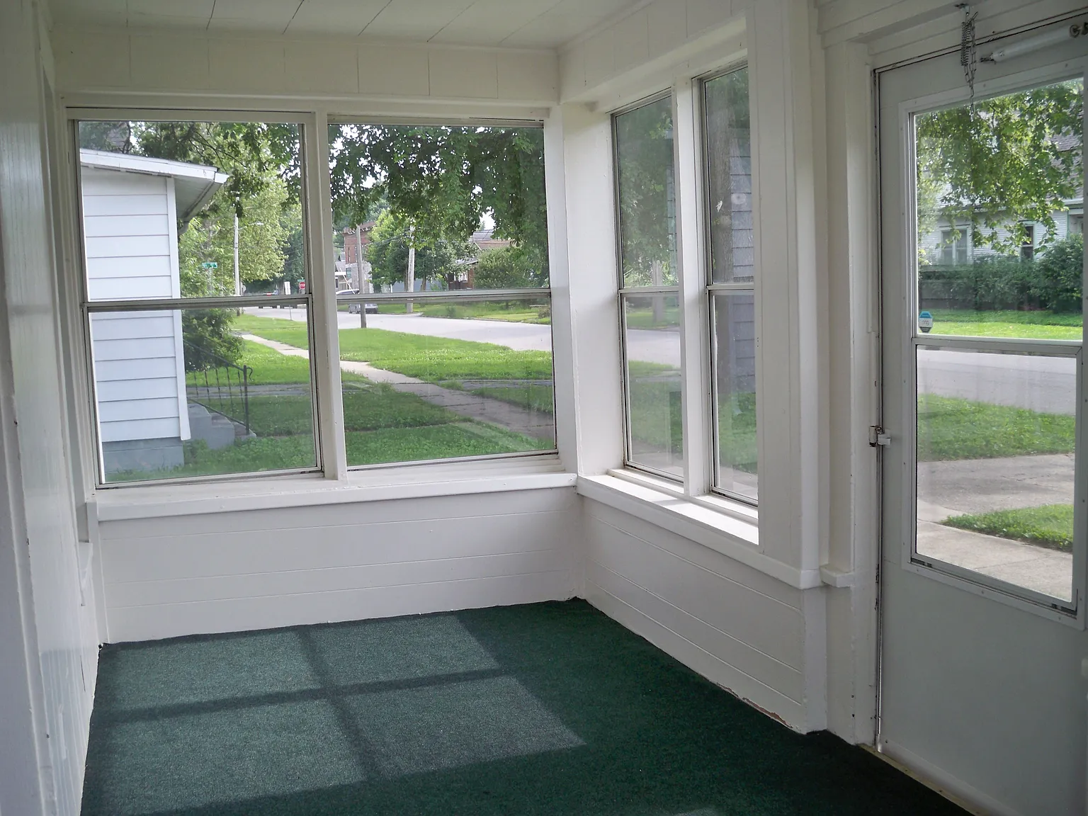1120 S Pasfield Street — Photo 4