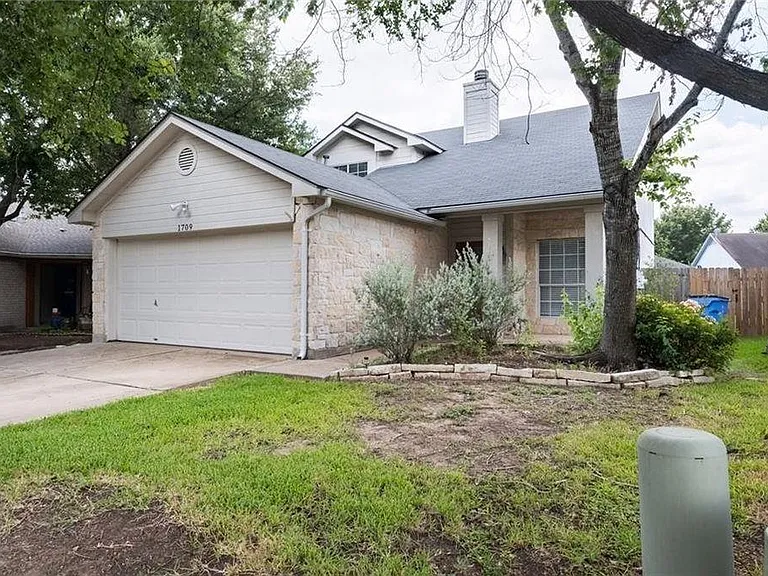 1709 Royal Ascot Dr — Photo 3