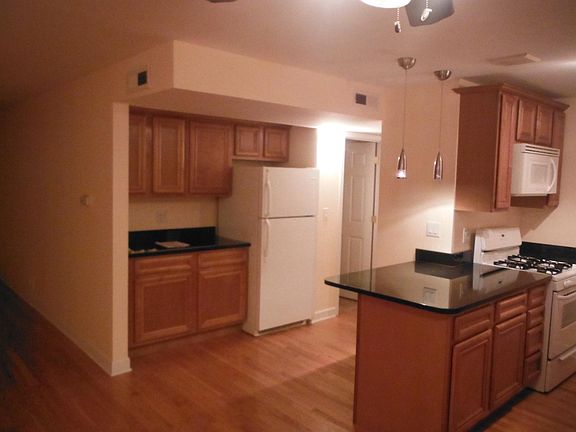 4th image of 16W641 Mockingbird Ln