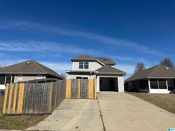 4th image of 2202 Village Ln