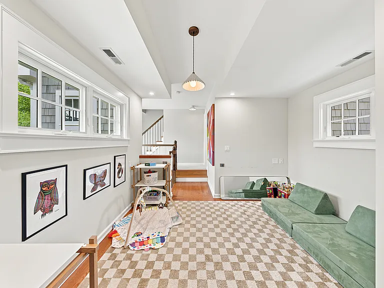 11 Belaire Dr — Photo 12