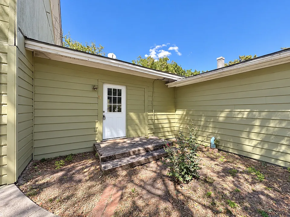 615 N Austin St #B