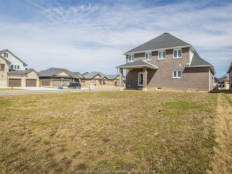 74 Dundee Dr — Photo 29